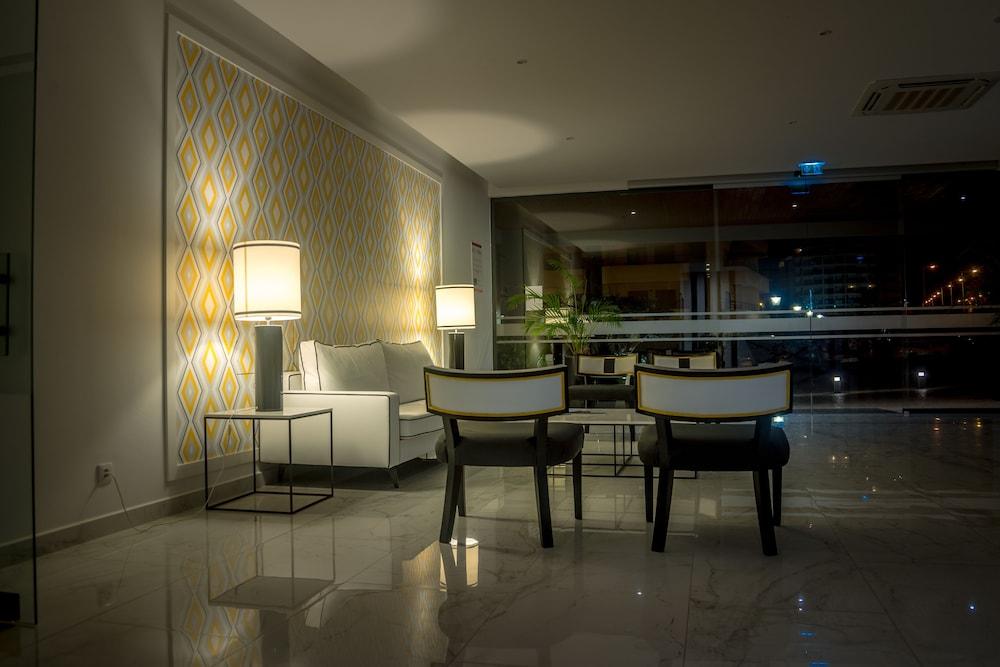 Apartahotel Flor Da Rocha 4*