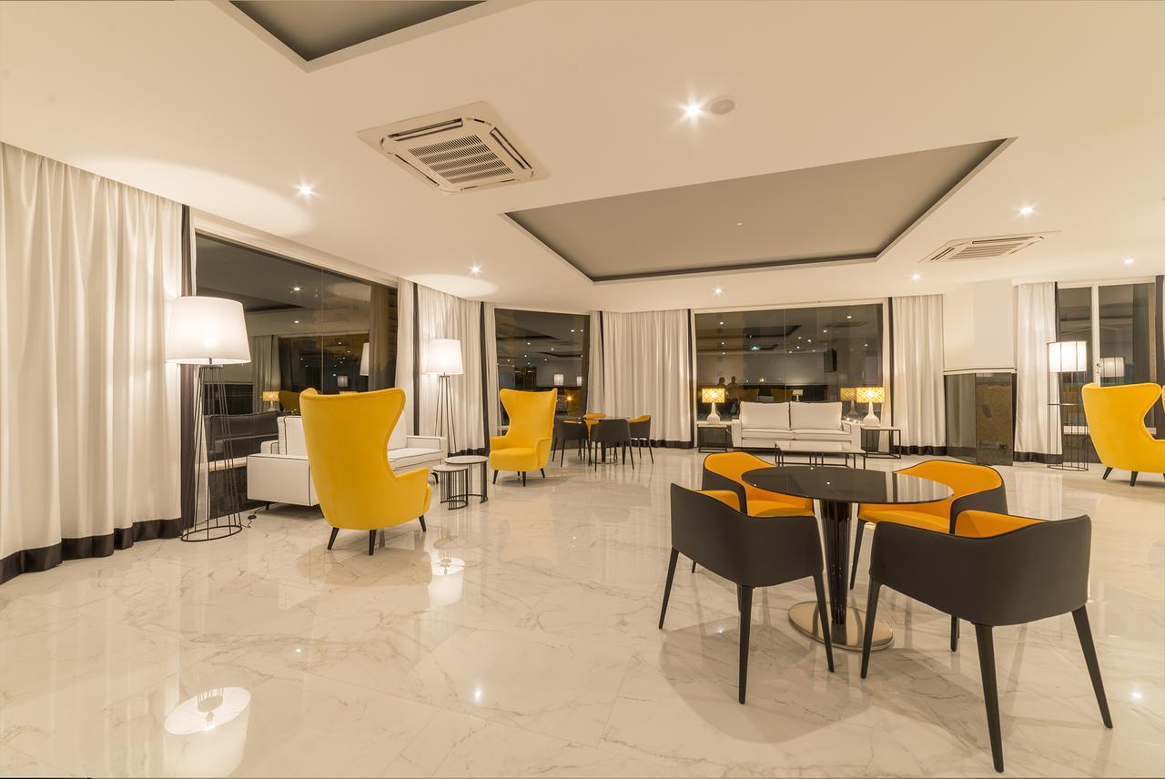 Apartahotel Flor Da Rocha 4*
